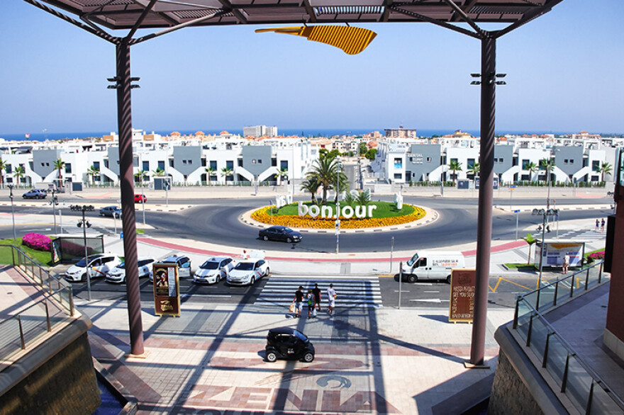 Zenia Boulevard tirdzniecības centrs