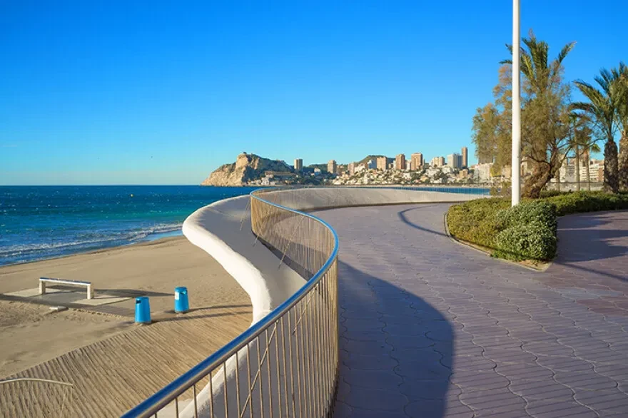 Benidormas piejūras promenāde